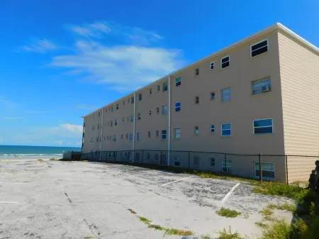 Off Duty Mermaid Studio @ Daytona Beach with Ocean View Отели рядом с достопримечательностью «Университет Бетун-Кукман»