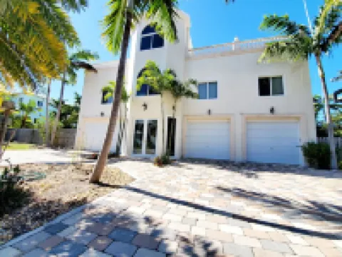 5Br Luxury Home w/ Pool, Theater, Rooftop Deck & 100-ft Dock Near Beach!