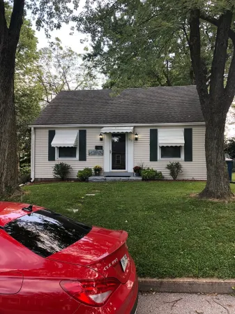 Aunt Doodle’s House 8 blocks from Historic Main Street.. Convenient location!