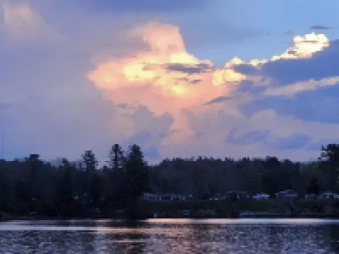 Croton Pond Cottage and dock- pet friendly! Hotels in Croton Township