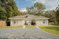 6 Bed Cloverdale Charm w/ 2 Kitchens & Large Yard