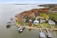 Lone Star Lake Cottage, SUNSET VIEWS, NEW deck/boat dock/putting green