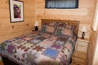 Romantic Cabin overloking pond
