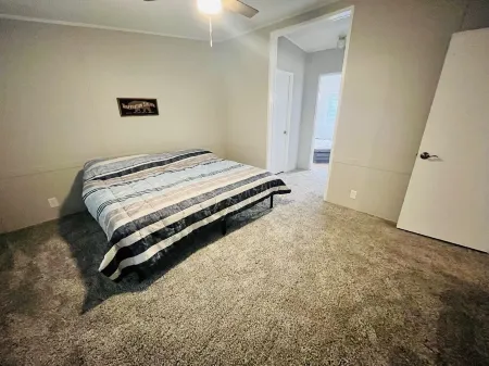 4 Bedroom House with Hot Tub and Game Room!!