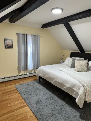 Mini quiet apartment for two! Hôtels à proximité de : Franklin Pierce University at Manchester