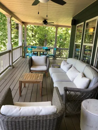 Beautiful Lake Martin 5 br—Great Central Location