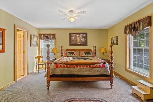 All-in-One - Game Room, Golf Simulator, Hot Tub, BBQ, EV Charger in Jim Thorpe!