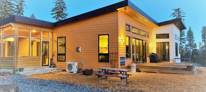 Modern Mountain View Getaway - 26 Acres Hotels in Klickitat County