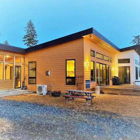 Modern Mountain View Getaway - 26 Acres