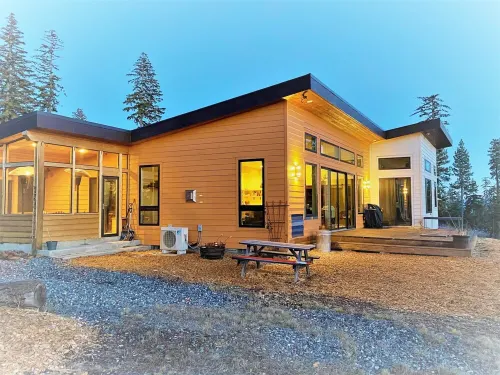 Modern Mountain View Getaway - 26 Acres Hotels in Klickitat County