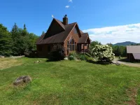 Beautiful, family-friendly home in private wilderness setting Hotels in Wilmington