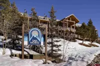 Ski-In/Out Slopeside Mountain 3BR Retreat. Gorgeous Views and Sunsets!