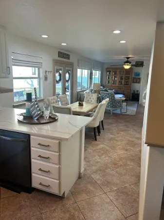 Guest House on Lake McQueeney with Hot Tub/Grill/Fire Pit