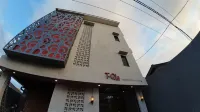 T-QLa Industrial Co-living Hotell i North Wenang