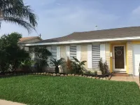 Hot tub,Private pool, resortlike home,,Tiki bar short walk to beach &all - ジャグジー