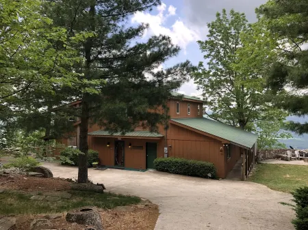 SPECTACULAR MOUNTAIN TOP VIEWS. LOOKOUT MOUNTAIN