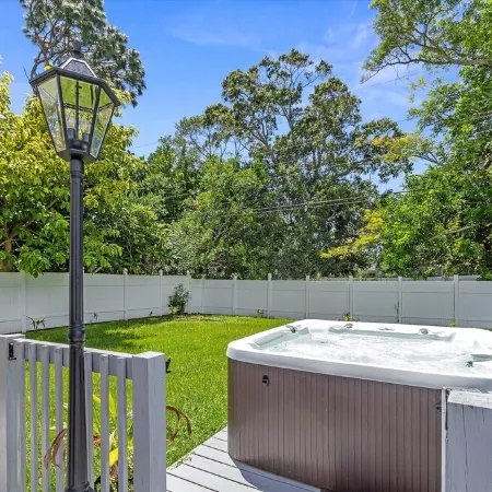 4BR/3BR - Spacious Home 4 Minutes From Beach
