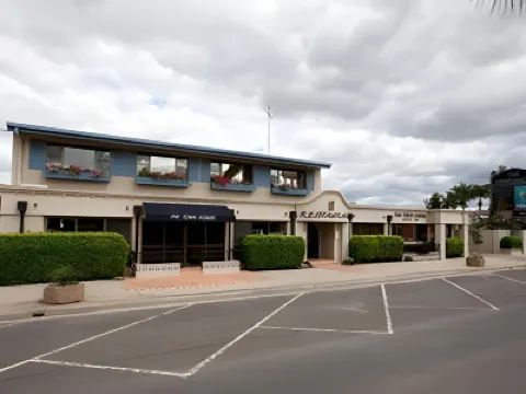 The Town House Motor Inn Hotels in 