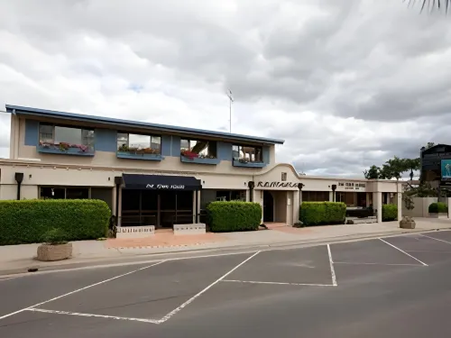 The Town House Motor Inn