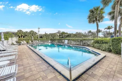 Relaxing 1 BR condo w/pool & steps to the beach Hotels near Hideaway Beach