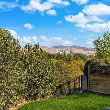 Lux! Best Views in Boise! Sauna, Hot Tub, City & Mountain Views! 4 Br, Sleeps 10