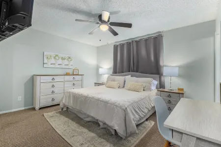 Resort Style 3BR 2BA Pool, Hot Tub, Near Waste Mgmt Open and Spring Training Отели рядом с достопримечательностью «Университет Адвансинг Текнолоджи»