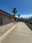Charming 1-bedroom house with big yard, AC and WiFi in delightful Fort Mohave