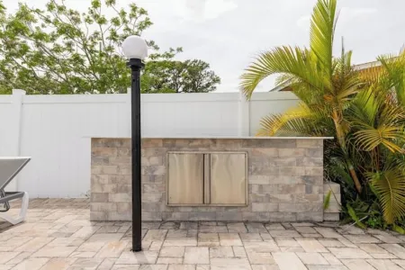 5Min from BEACH 3 Bedrooms+2 Baths Home with POOL