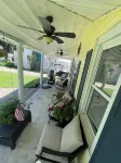 Charming 4-bedroom, 2-bath cottage, dog friendly, AC, WiFi, 1 block to beach