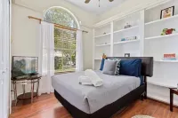 Pet Friendly!✰ Charming home with big patio!