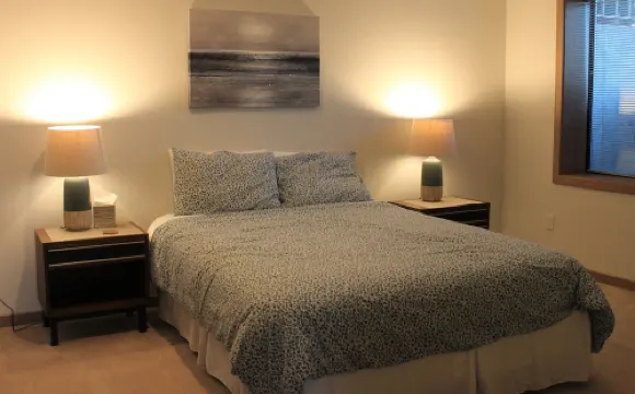 GIG Harbor- Secluded Apartment with Million Dollar View.  10-Minute Walk to Town