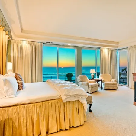 Oceanfront Beach, Pool, Hot Tub, Pickleball, Movie Theater, Elevator & Golf Cart
