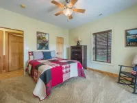 Swiss Pine Lodge, Hot Tub+Fire-Pit, Grill, Mtn View, Game Room, Scenic Vistas! Hotels in Mitchell County