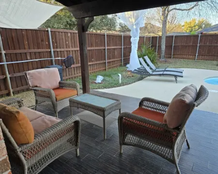 Spacious 5BR villa with backyard Oasis, Pool, Air hockey and high speed WiFi Hotels in Corinth