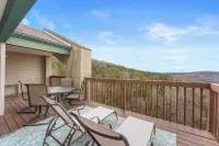 Charming 2-bedroom condo right behind SDC