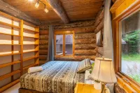Log Cabin with Private Indoor Heated Pool-Hot Tub-firepit-Game Room-100 acres - Balkoner