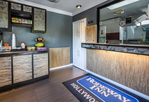 4. H-우드 호텔..