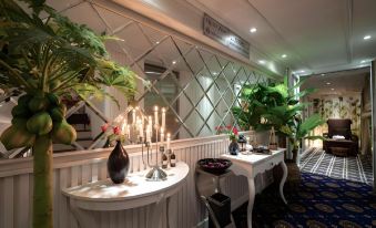 Le Petit Prince Hotel & Rooftop Bar