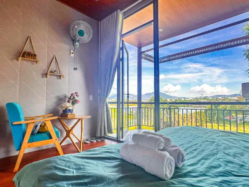 Kiss House Coffee and Glamping Hotels in Liên Hà