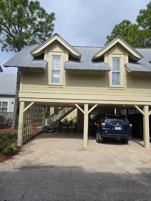 Charming carriage house in marvelous Watercolor. Hotels near Grayton Beach State Park