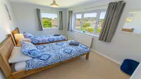 Ladywell Sleeps 12|Hot Tub* Pool Table, Pizza Oven - 3-Star