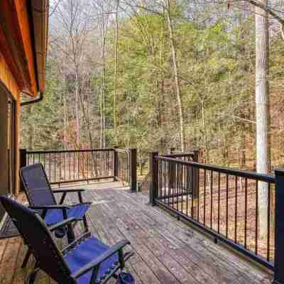 Moore Hollow Cabin in the Heart of Hocking Hills-Covered Hot Tub/Hiking/Private Hotel Exterior