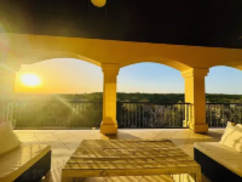 Private Gated Villa with hot tub, pool & ENDLESS VIEWS!