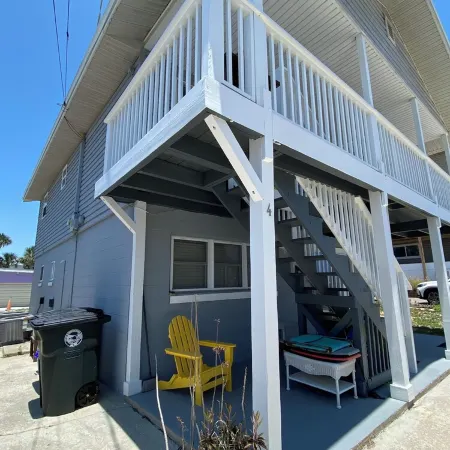 Ocean Views - Boatman’s Beach House! Steps to St. Augustine Beach. Sleeps 10.