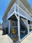 Ocean view - Boatman’s Beach House! Steps to St. Augustine Beach. Sleeps 7-9.