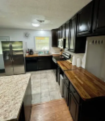 Charming 4-bedroom house with AC and WiFi in peaceful Texarkana