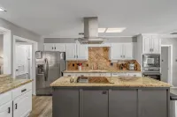 Comfortable Escape - Pool w/ Slide & Hot Tub, Great for Families & Groups