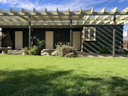 Guest House - Heart of Dungog CBD with a fabulous view Отели в г. Дангог