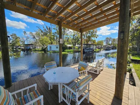 Froggies Fish Camp-Dunns Creek & St. Johns RiverBoating & Fishing Paradise!