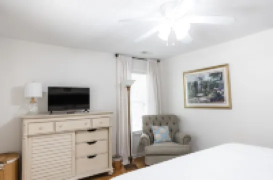 Exceptional 4 Bedroom Coastal Cottage with Heated Pool Access, Walk to the Beach